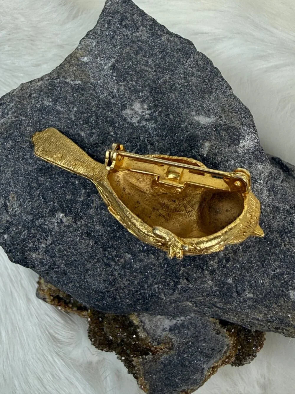 Vintage Gold Tone Figural Bird Brooch 1